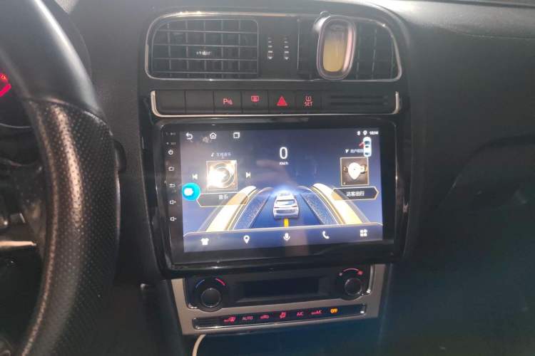 Used Volkswagen Polo 2014 1.6L Cross Polo Automatic Audio And AC Panel