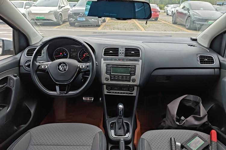 Used Volkswagen Polo 2014 1.6L Cross Polo Automatic Center Console
