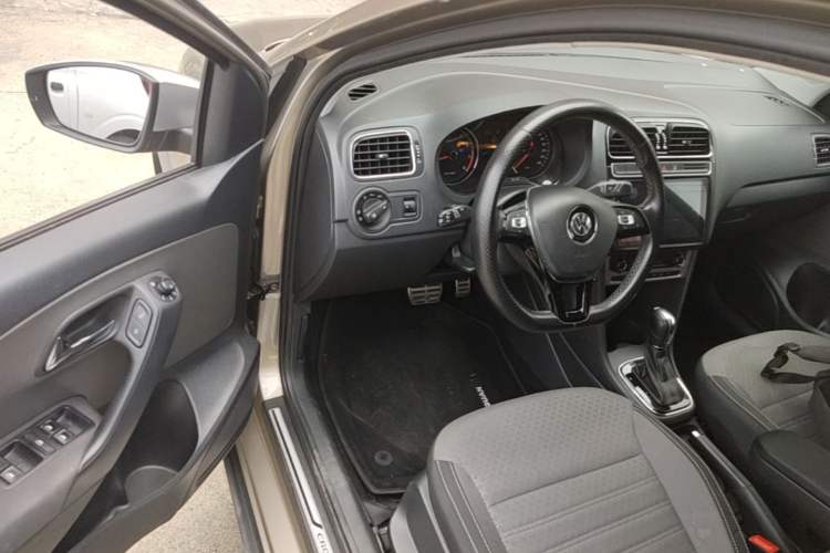 Used Volkswagen Polo 2014 1.6L Cross Polo Automatic Driver Seat