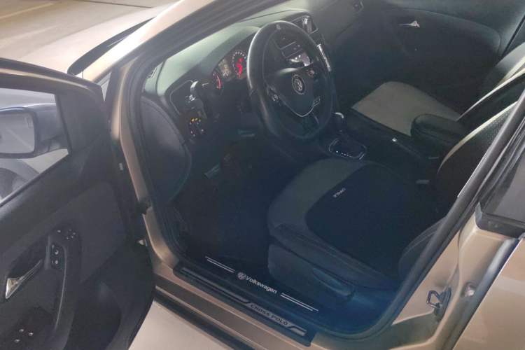 Used Volkswagen Polo 2014 1.6L Cross Polo Automatic Driver Seat