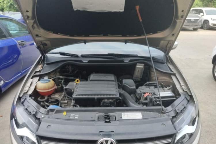 Used Volkswagen Polo 2014 1.6L Cross Polo Automatic Engine Bay