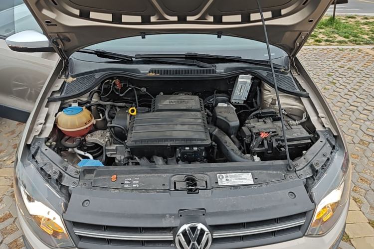 Used Volkswagen Polo 2014 1.6L Cross Polo Automatic Engine Bay