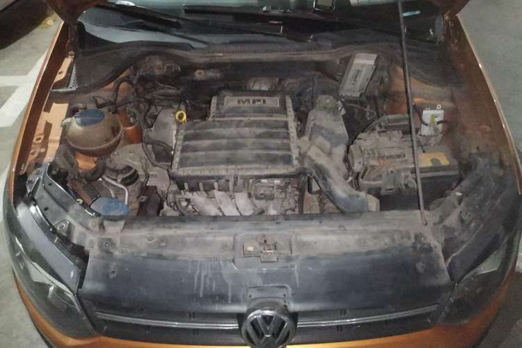 Used Volkswagen Polo 2014 1.6L Cross Polo Automatic Engine Bay