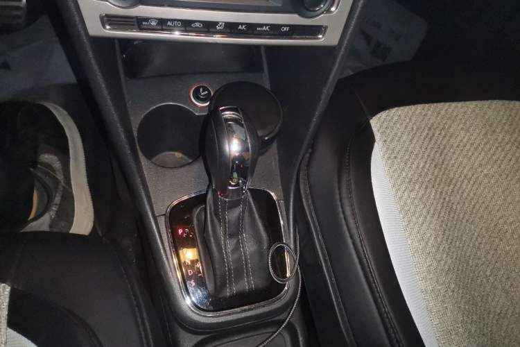 Used Volkswagen Polo 2014 1.6L Cross Polo Automatic Gear Lever