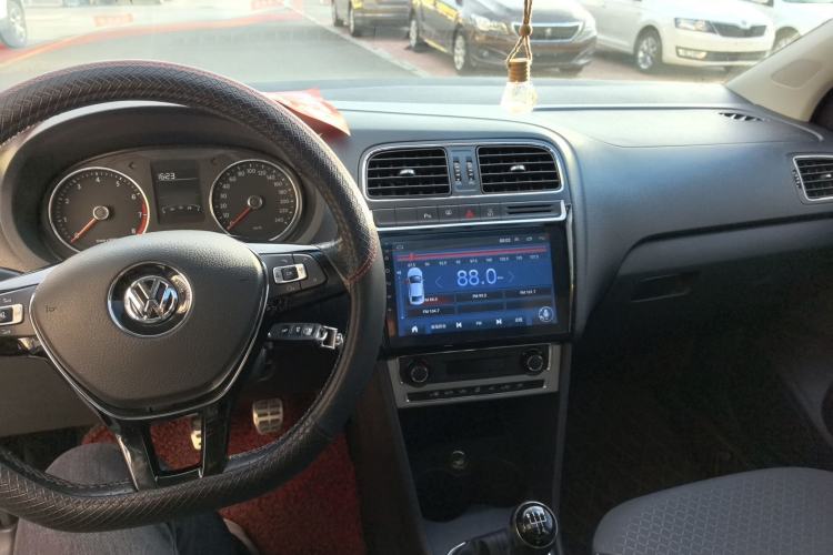 Used Volkswagen Polo 2014 1.6L Cross Polo Manual Interior 3