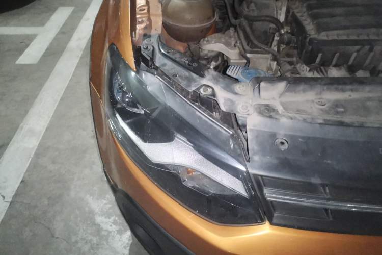 Used Volkswagen Polo 2014 1.6L Cross Polo Automatic Right Front Headlight