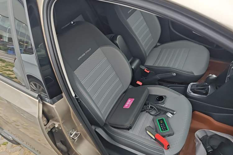Used Volkswagen Polo 2014 1.6L Cross Polo Automatic Right Front Seat