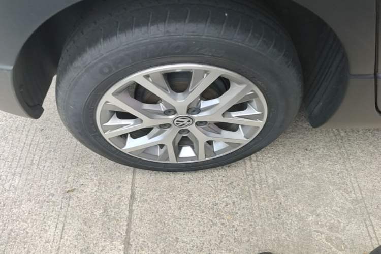 Used Volkswagen Polo 2014 1.6L Cross Polo Automatic Right Rear Wheel Hub