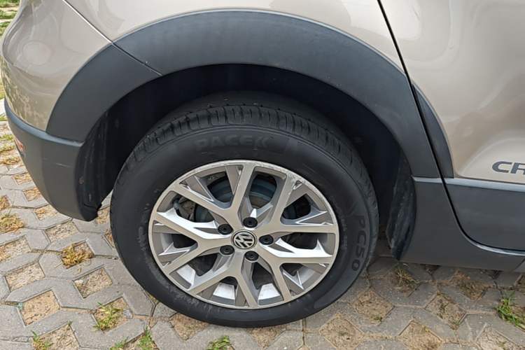 Used Volkswagen Polo 2014 1.6L Cross Polo Automatic Right Rear Wheel Hub