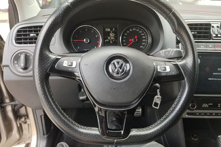 Used Volkswagen Polo 2014 1.6L Cross Polo Automatic Steering Wheel