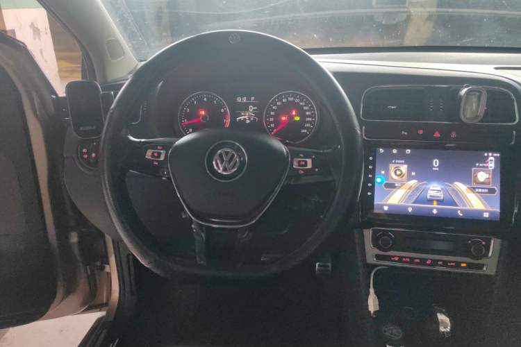 Used Volkswagen Polo 2014 1.6L Cross Polo Automatic Steering Wheel