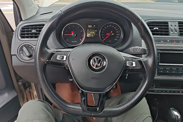 Used Volkswagen Polo 2014 1.6L Cross Polo Automatic Steering Wheel