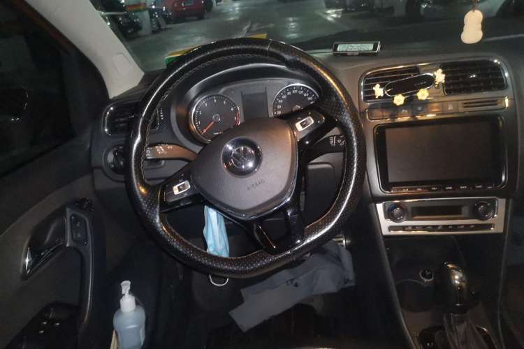 Used Volkswagen Polo 2014 1.6L Cross Polo Automatic Steering Wheel