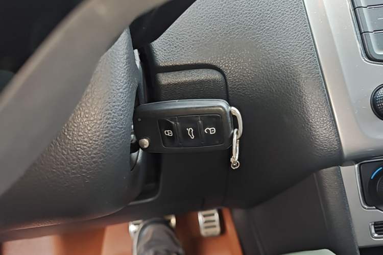 Used Volkswagen Polo 2014 1.6L Cross Polo Automatic Vehicle Key