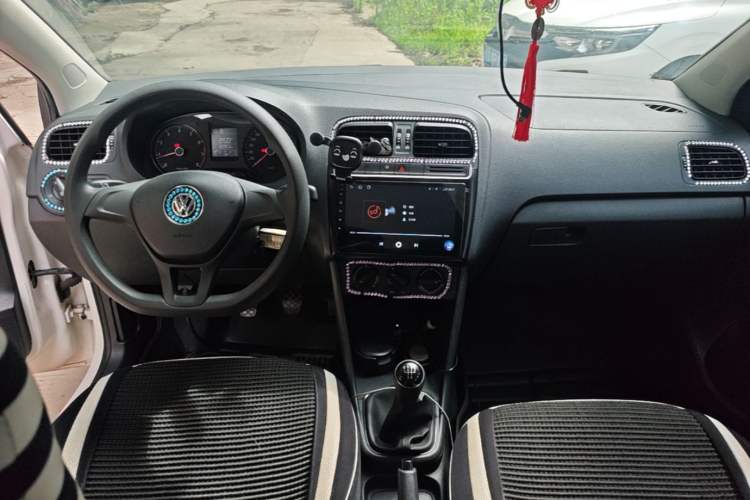 Used Volkswagen Polo 2014 1.4L Manual Fashion Edition Center Console