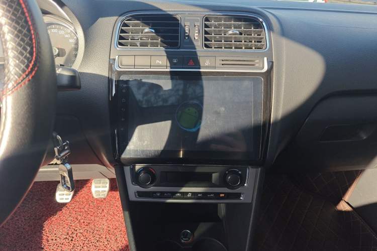 Used Volkswagen Polo 2014 1.6L Cross Polo Manual Audio And AC Panel