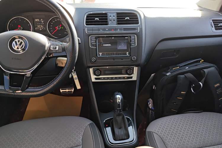 Used Volkswagen Polo 2014 1.6L Cross Polo Automatic Audio And AC Panel
