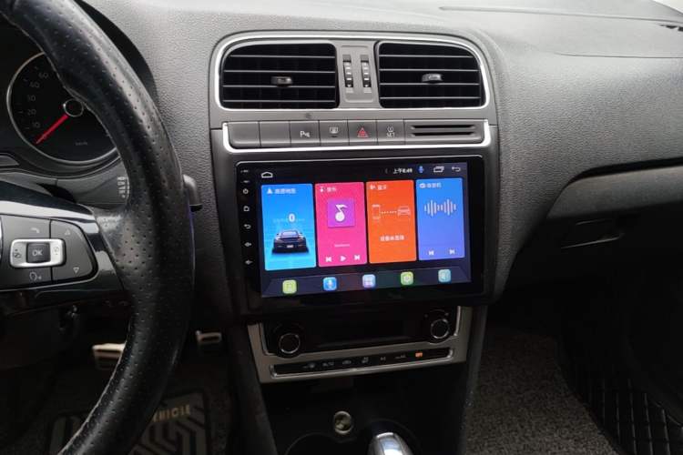 Used Volkswagen Polo 2014 1.6L Cross Polo Automatic Audio And AC Panel