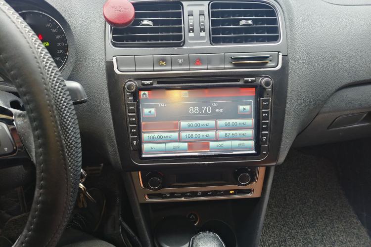 Used Volkswagen Polo 2014 1.6L Cross Polo Automatic Audio And AC Panel
