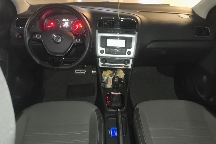 Used Volkswagen Polo 2014 1.6L Cross Polo Automatic Center Console