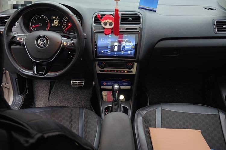 Used Volkswagen Polo 2014 1.6L Cross Polo Automatic Center Console