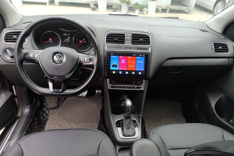 Used Volkswagen Polo 2014 1.6L Cross Polo Automatic Center Console