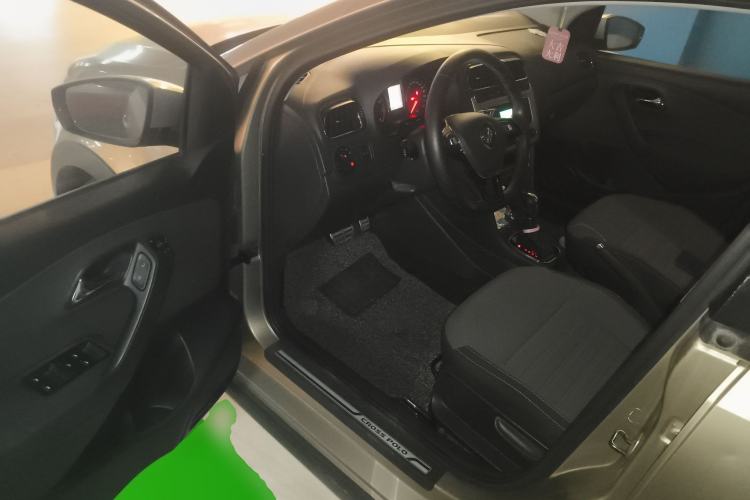 Used Volkswagen Polo 2014 1.6L Cross Polo Automatic Driver Seat