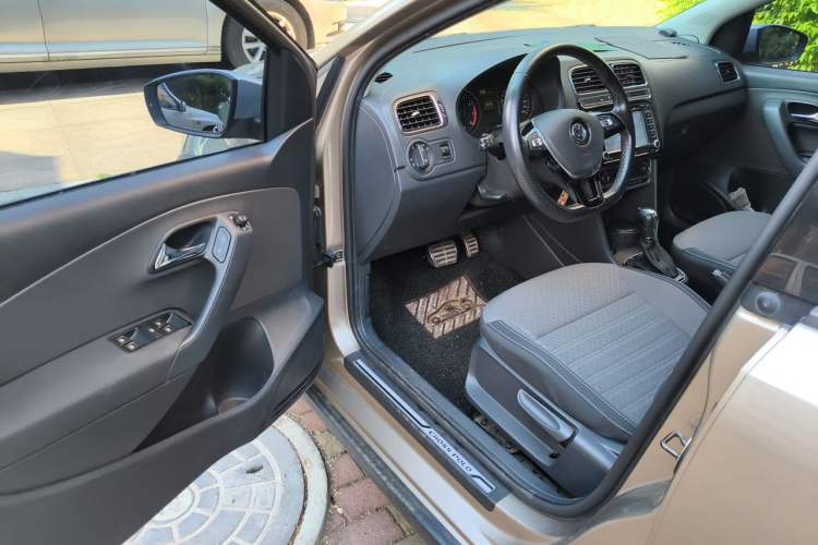Used Volkswagen Polo 2014 1.6L Cross Polo Automatic Driver Seat