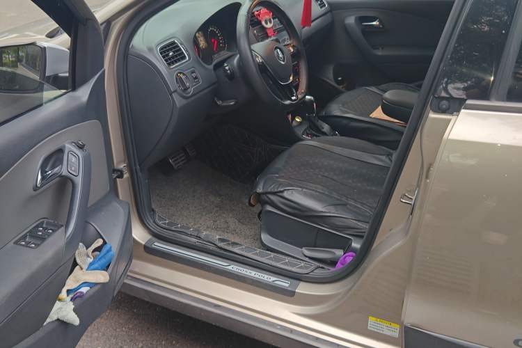Used Volkswagen Polo 2014 1.6L Cross Polo Automatic Driver Seat