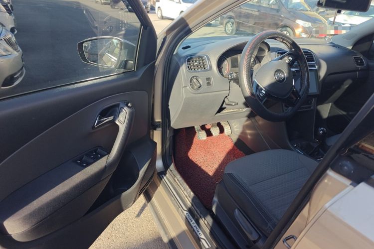 Used Volkswagen Polo 2014 1.6L Cross Polo Manual Driver Seat
