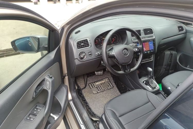 Used Volkswagen Polo 2014 1.6L Cross Polo Automatic Driver Seat