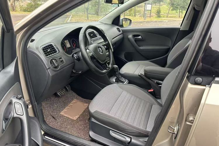 Used Volkswagen Polo 2014 1.6L Cross Polo Automatic Driver Seat