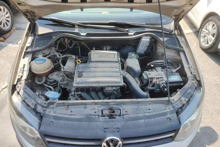 Used Volkswagen Polo 2014 1.6L Cross Polo Automatic Engine Bay