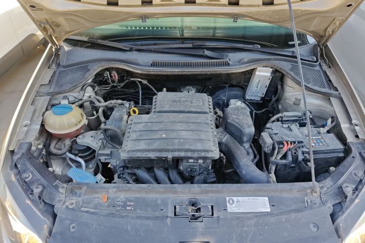 Used Volkswagen Polo 2014 1.6L Cross Polo Automatic Engine Bay