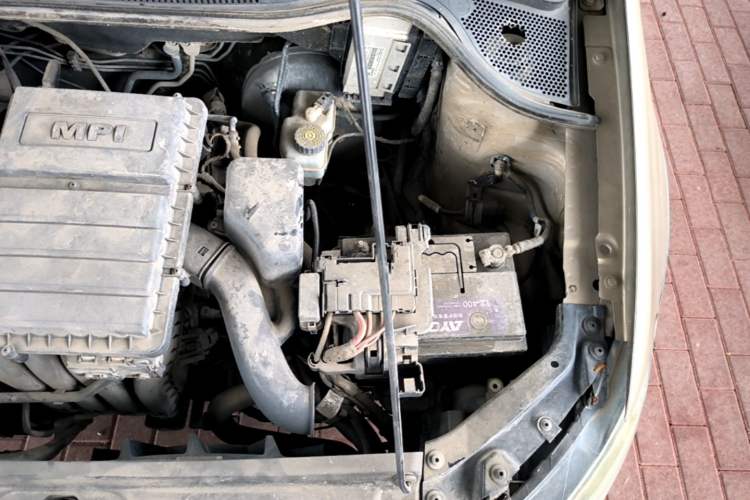 Used Volkswagen Polo 2014 1.6L Cross Polo Manual Engine Bay Left