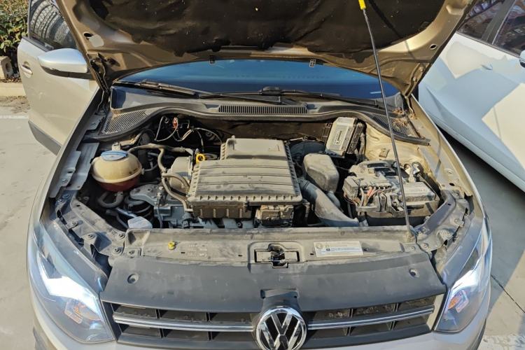 Used Volkswagen Polo 2014 1.6L Cross Polo Automatic Engine Bay