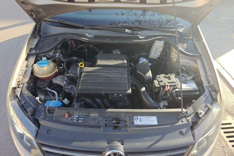 Used Volkswagen Polo 2014 1.6L Cross Polo Manual Engine Bay