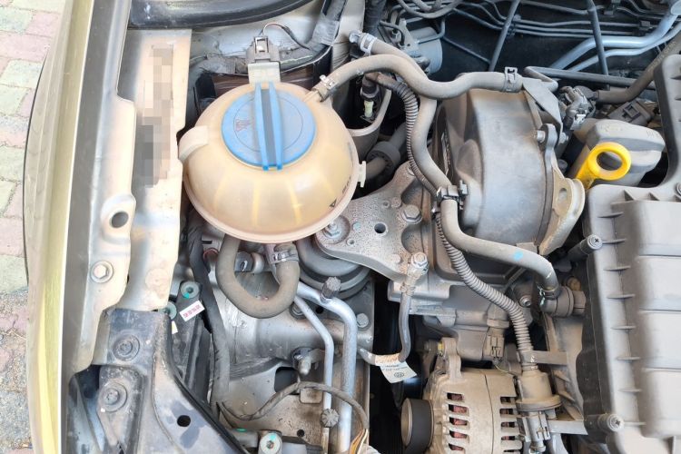 Used Volkswagen Polo 2014 1.6L Cross Polo Automatic Engine Bay Right
