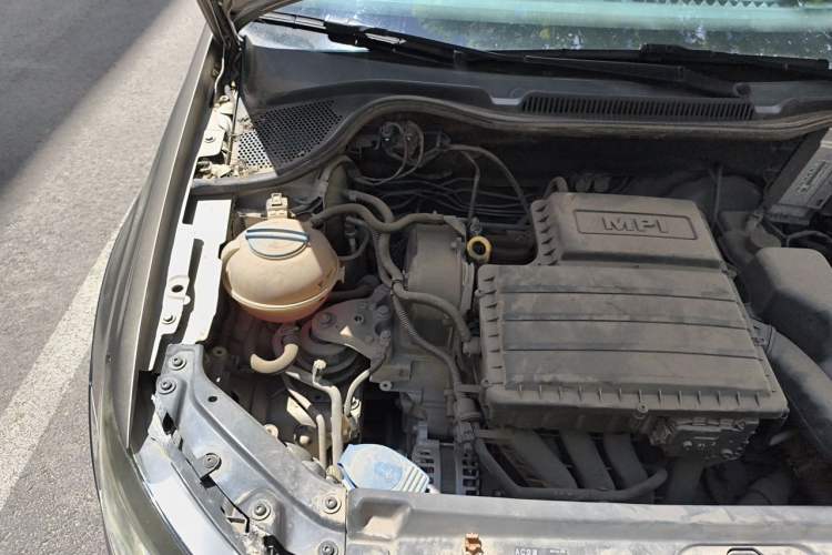 Used Volkswagen Polo 2014 1.6L Cross Polo Automatic Engine Bay Right