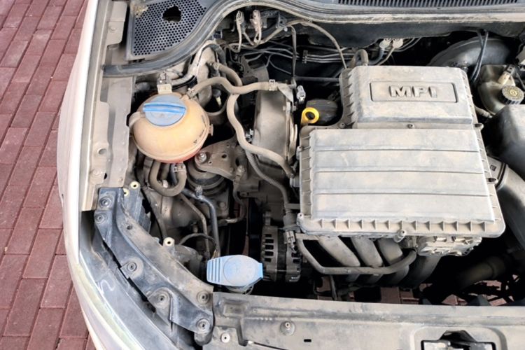 Used Volkswagen Polo 2014 1.6L Cross Polo Manual Engine Bay Right