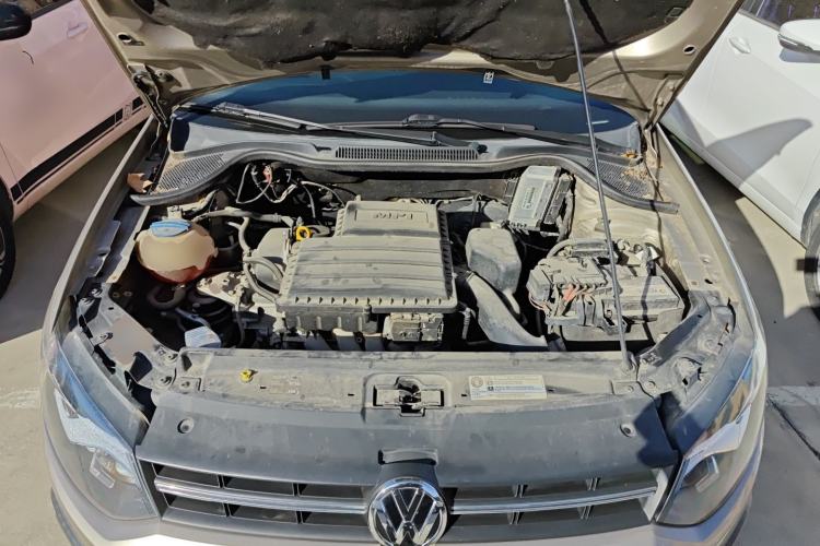 Used Volkswagen Polo 2014 1.6L Cross Polo Automatic Engine Bay