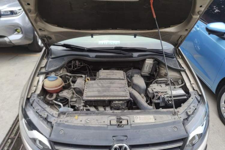 Used Volkswagen Polo 2014 1.6L Cross Polo Automatic Engine Bay