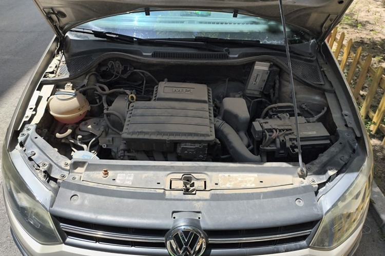 Used Volkswagen Polo 2014 1.6L Cross Polo Automatic Engine Bay