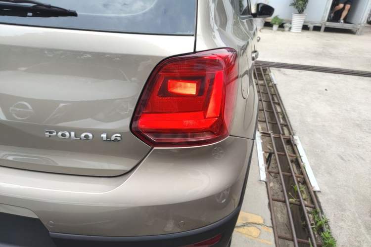 Used Volkswagen Polo 2014 1.6L Cross Polo Automatic Exterior 3