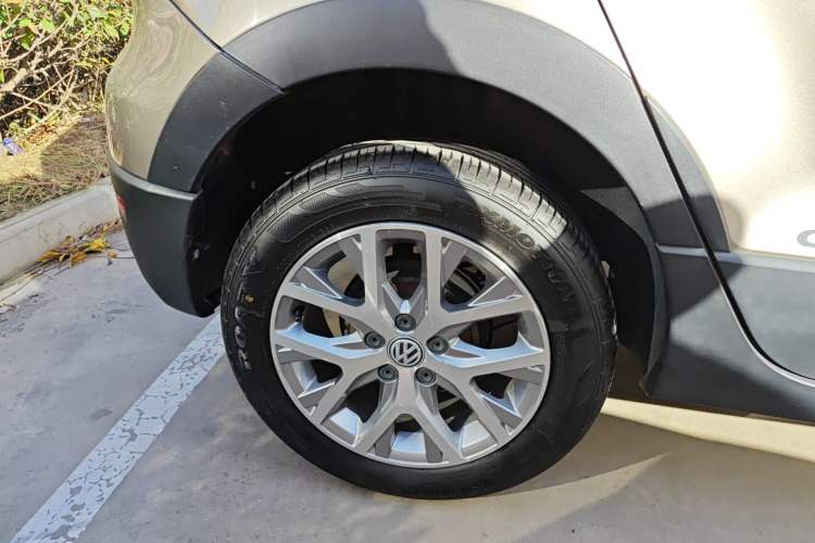Used Volkswagen Polo 2014 1.6L Cross Polo Automatic Exterior 8