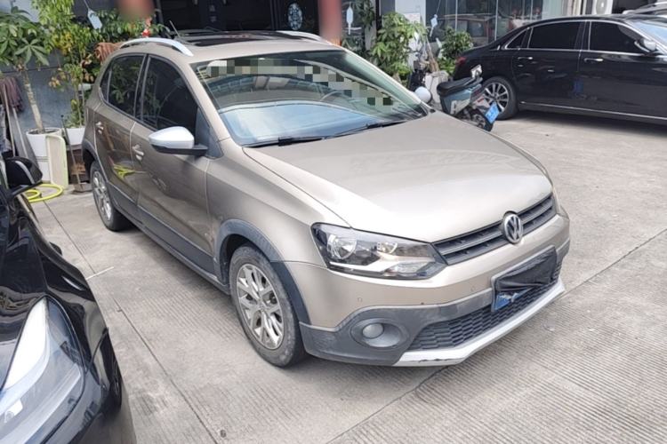 Used Volkswagen Polo 2014 1.6L Cross Polo Automatic Front Right 45 Deg