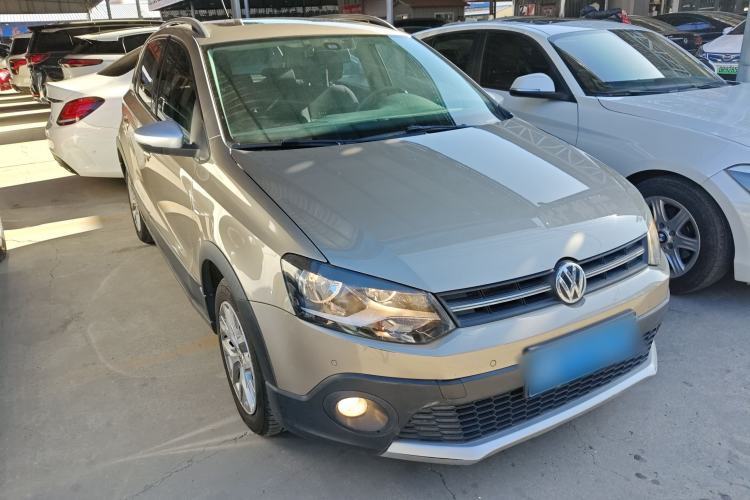 Used Volkswagen Polo 2014 1.6L Cross Polo Automatic Front Right 45 Deg
