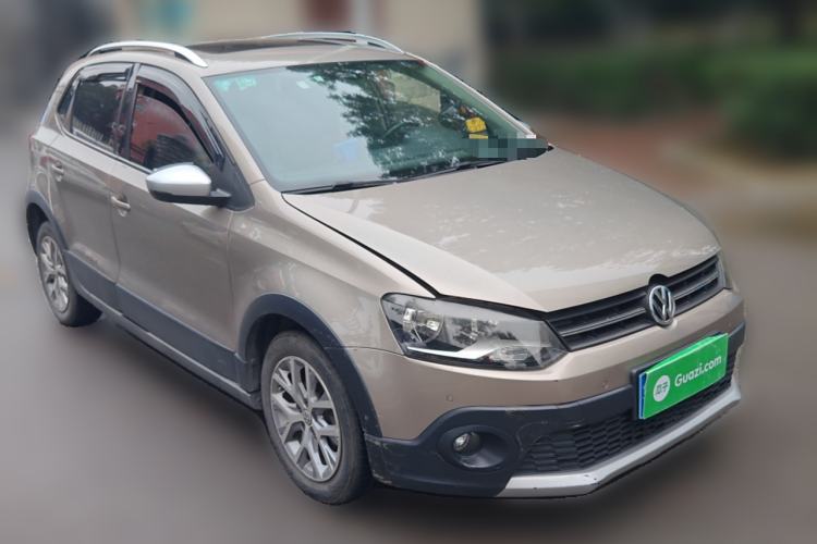 Used Volkswagen Polo 2014 1.6L Cross Polo Automatic Front Right 45 Deg