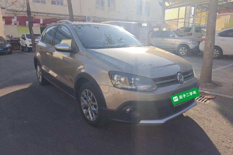 Used Volkswagen Polo 2014 1.6L Cross Polo Manual Front Right 45 Deg