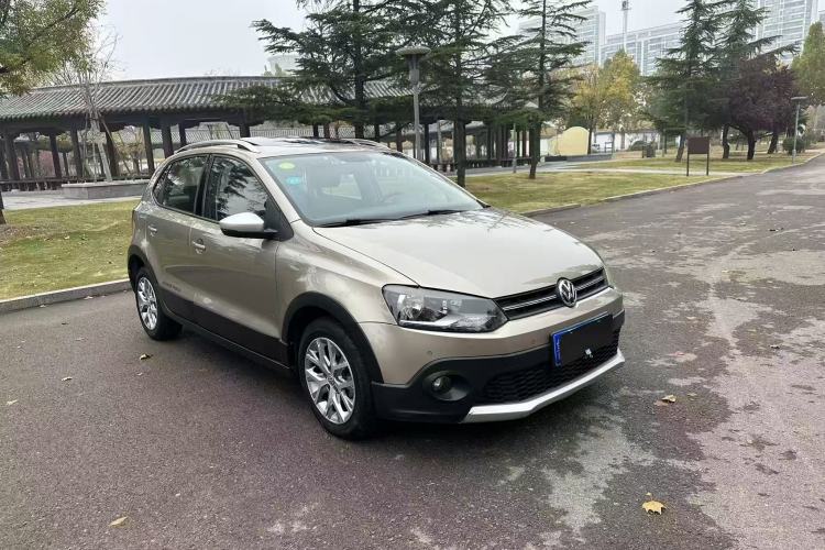 Used Volkswagen Polo 2014 1.6L Cross Polo Automatic Front Right 45 Deg